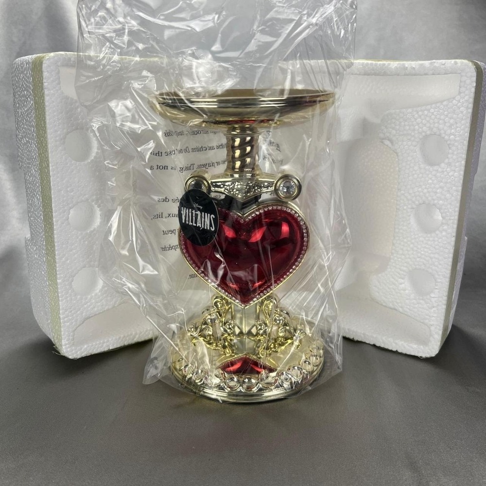 Bath & Body Works Disney Villains Evil Queen Heart Dagger Candle Pedestal Gold